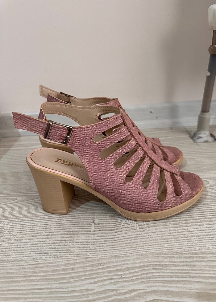 Kalın topuklu pembe sandalet - Görsel 2
