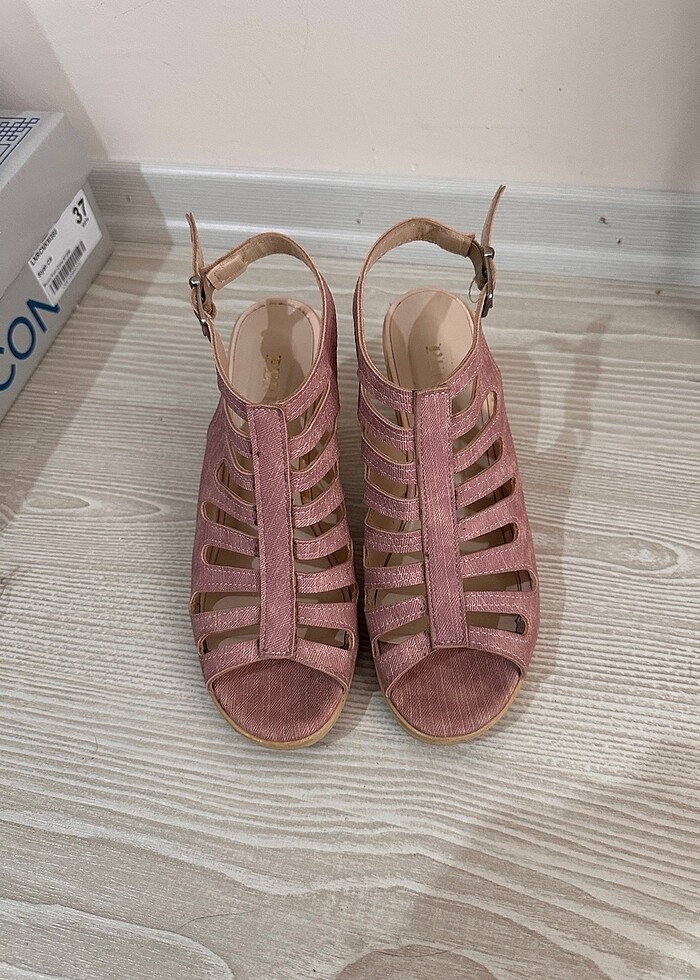 Kalın topuklu pembe sandalet - Görsel 3