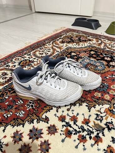 Nike air spor ayakkabı.
