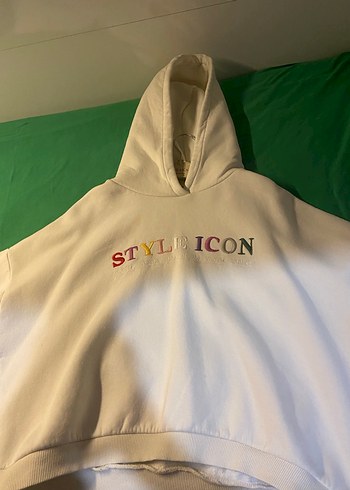 Beyaz Kapüşonlu Kadın Sweatshirt