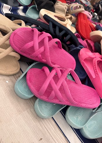 Pembe Kadın Günlük Terlik Velcro Bantlı
