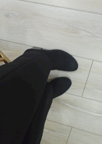 Bershka Siyah Parlak Süet Fermuarlı Kadın Bot