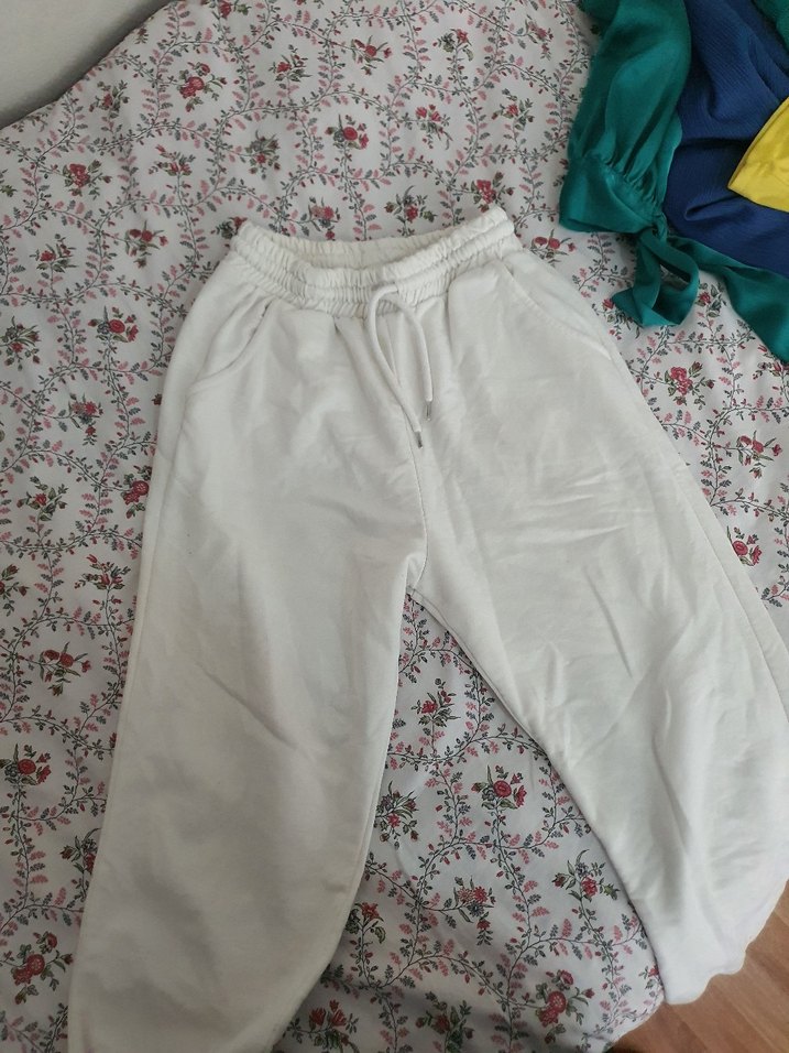 Beyaz Düz Lastikli Yastık Kılıfı - Görsel 2