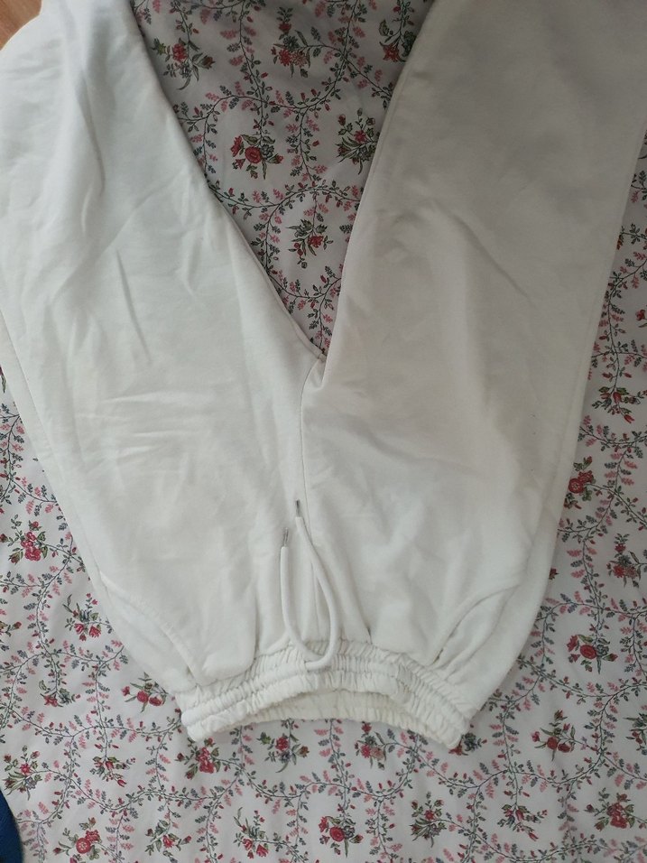 Beyaz Düz Lastikli Yastık Kılıfı - Görsel 3