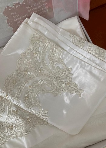 Beden beyaz Renk Estima marka Dantelli Krem Pike Takımı
