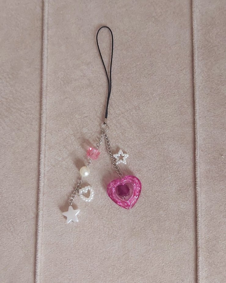 Kalpli Kadın Charm - Görsel 2