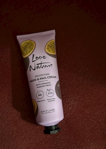 Oriflame Oriflame Organik Tutku Meyveli El ve Tırnak Kremi
