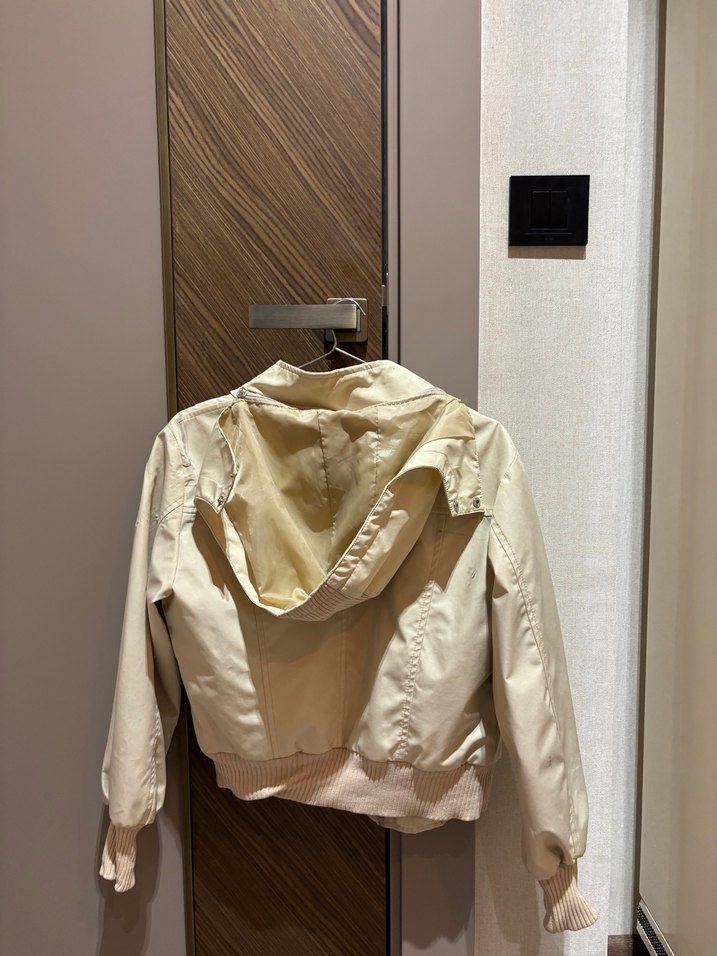 Kapüşonlu Yağmurluk - Görsel 2