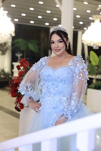 Nişan elbisesi