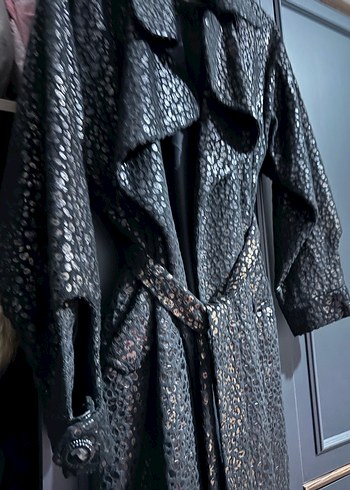 Yılan Desenli Siyah Deri Uzun Trençkot - Görsel 3