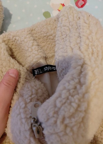 Dik Yaka Bej Peluş Mont - Görsel 3