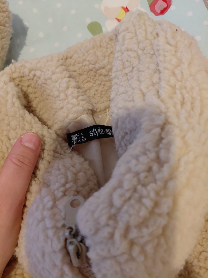 Dik Yaka Bej Peluş Mont - Görsel 3