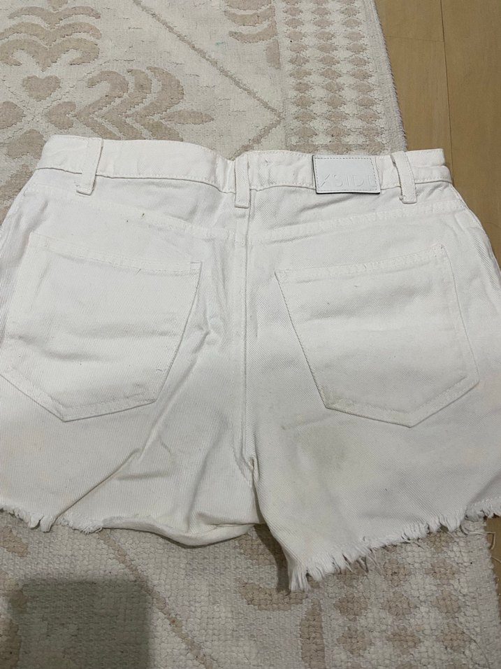 Beyaz Yırtık Mini Kot Şort - Görsel 2