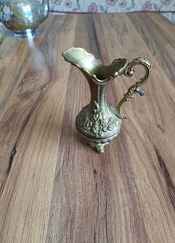 Floral İşlemeli Mini Pirinç Sürahi