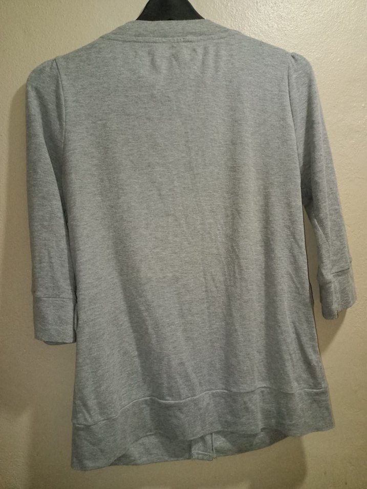 Gri V Yaka Düğmeli Kadın Hırka - Görsel 2