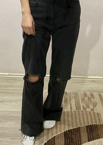Siyah Yırtık Bol Paça Jean - Görsel 2