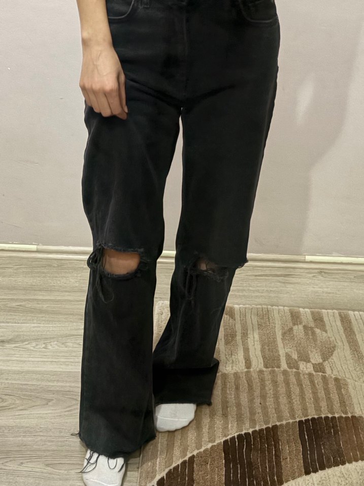 Siyah Yırtık Bol Paça Jean - Görsel 2