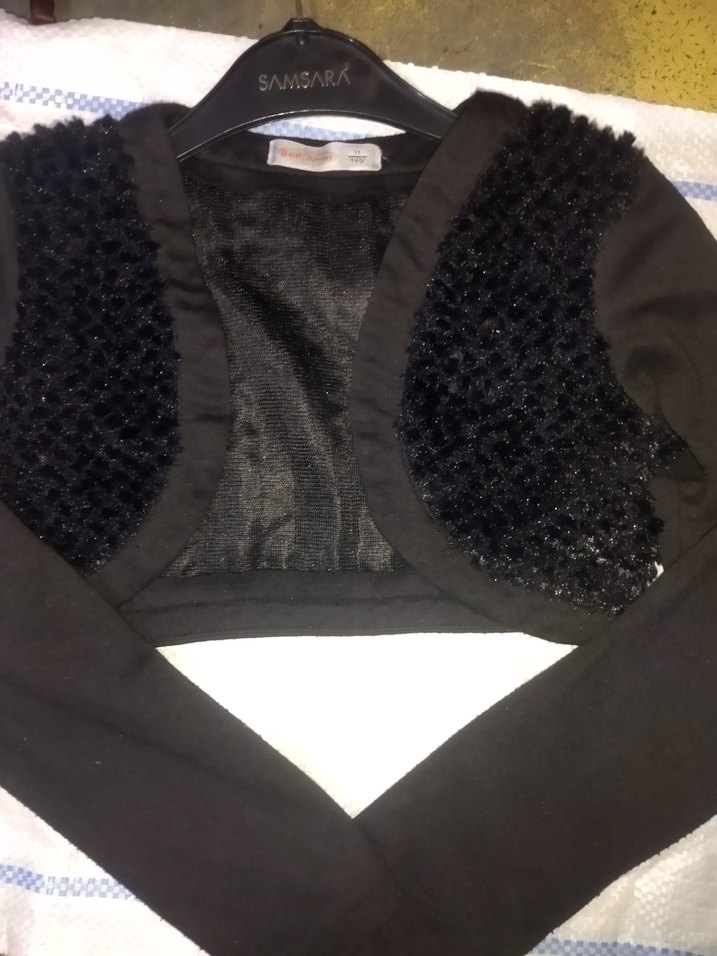 Kız Çocuk Siyah Kürklü Nakışlı Bolero - Görsel 4