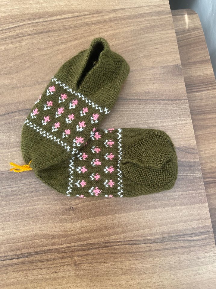Yeşil Nakışlı Örgü Kadın patiği - Görsel 2