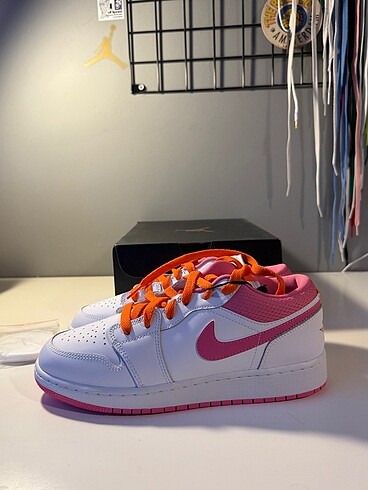 39 Beden Nike Jordan 1 Low Pinksickle Safety