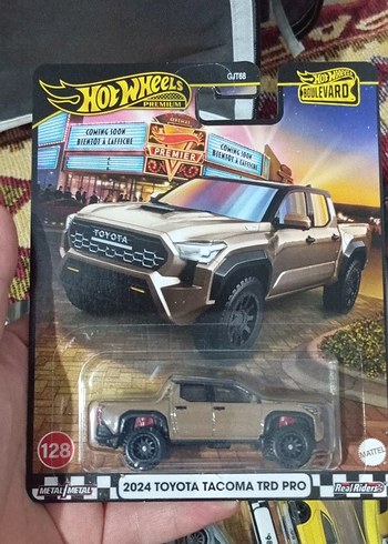 Hot Wheels Premium Boulvard Toyota Tacoma