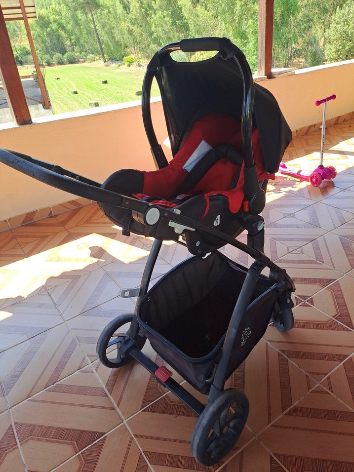 Kırmızı Bebek Arabası - Görsel 3