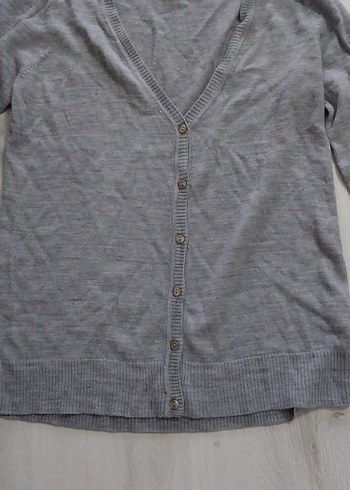 Gri V Yaka Düğmeli Kadın Hırka - Görsel 2