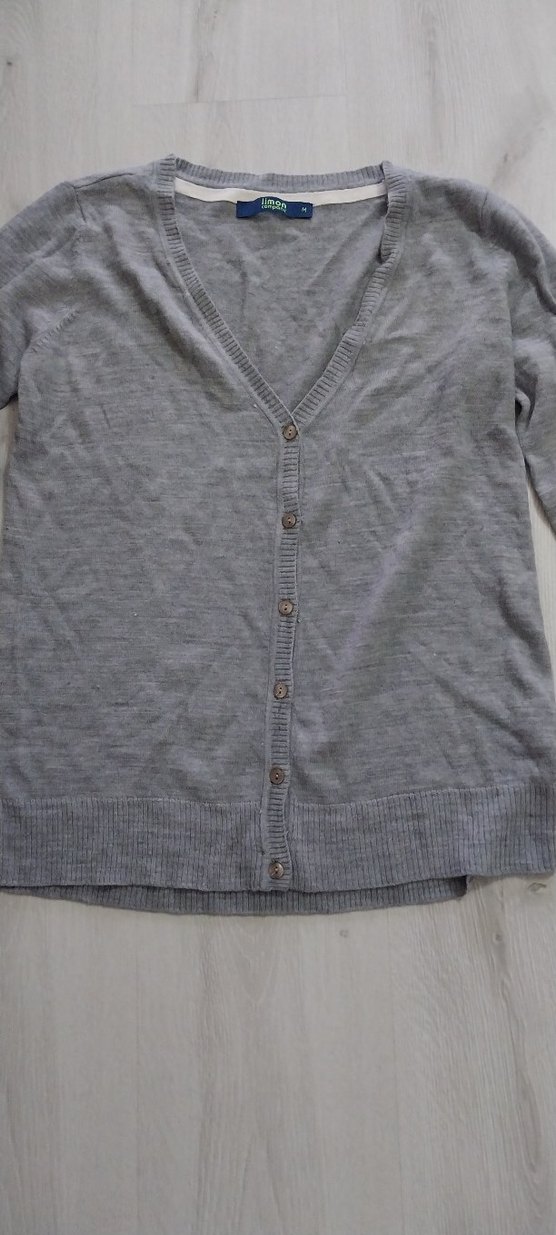 Gri V Yaka Düğmeli Kadın Hırka - Görsel 2