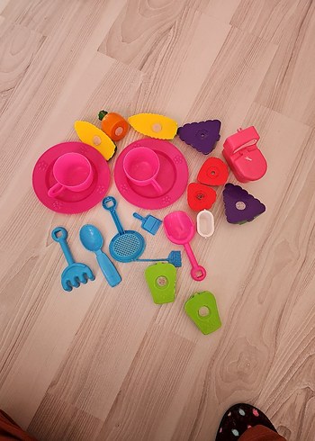 Renkli Oyuncak Çay Seti ve Bahçe Aletleri - Görsel 2