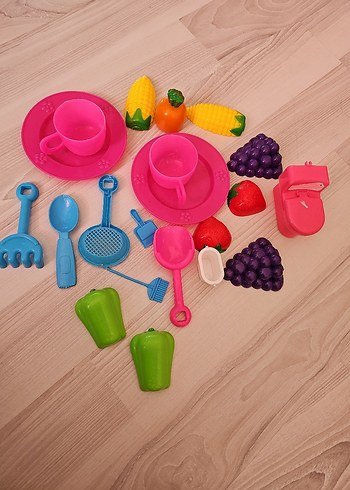 Renkli Oyuncak Çay Seti ve Bahçe Aletleri - Görsel 4