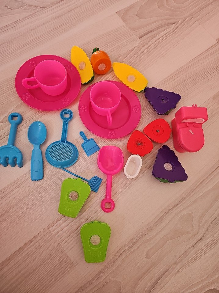 Renkli Oyuncak Çay Seti ve Bahçe Aletleri - Görsel 3