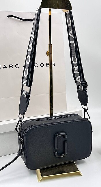 MARC JACOBS