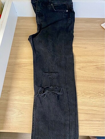 Pull and Bear yırtık detaylı siyah jean-pull and bear