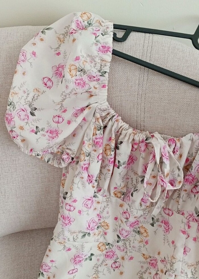 Çiçek desenli elbise - Görsel 4