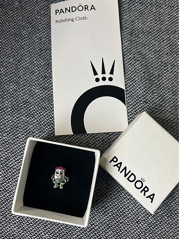 Pandora oyuncak hikayesi charm