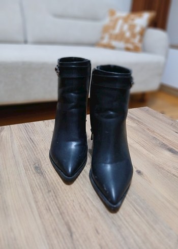 Siyah Deri Stiletto Topuklu Kadın Bot