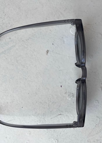 Gri füme güneş gözlüğü - Görsel 2