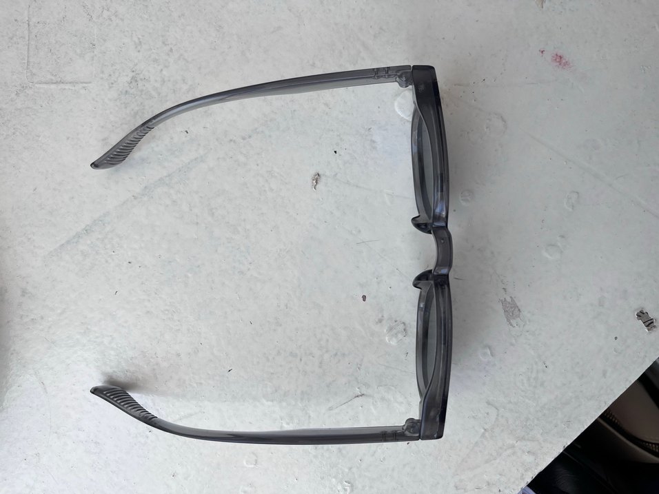 Gri füme güneş gözlüğü - Görsel 2