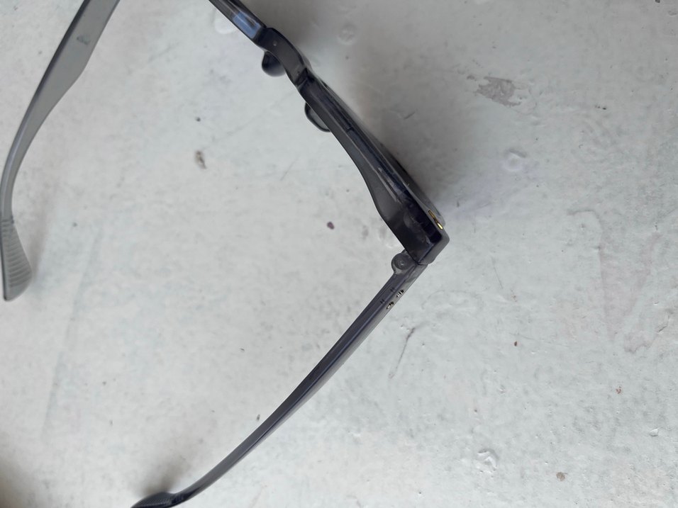 Gri füme güneş gözlüğü - Görsel 3