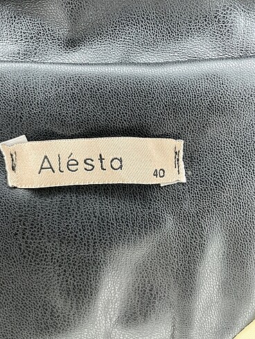 40 Beden çeşitli Renk Vintage Love Trenchcoat %70 İndirimli.