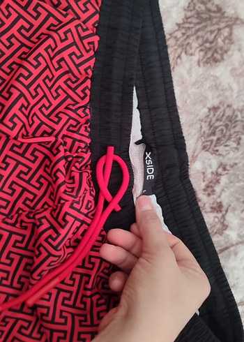 Desenli Kırmızı Mini Erkek Mayo - Görsel 2