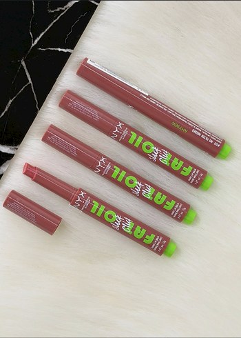 Pastel Bej Renkli Dudak Parlatıcısı - Görsel 2