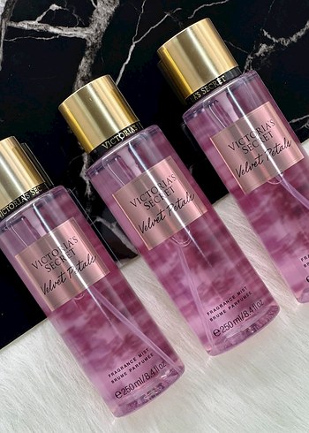 Victoria's Secret Velvet Petals Kadın Parfümü