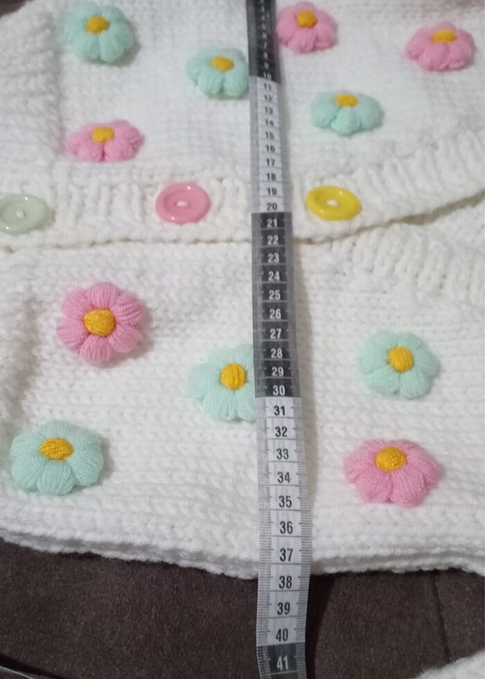 Örgü çiçekli hırka - Görsel 3