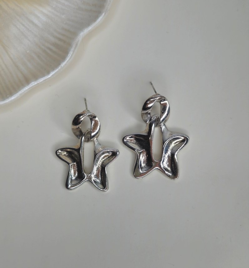 Minimalist Kelebek Motifli Midi Küpe - Görsel 2