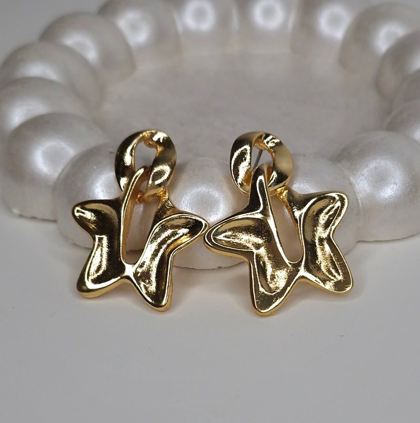 Altın Renk Mini Kelebek Küpeler - Görsel 2