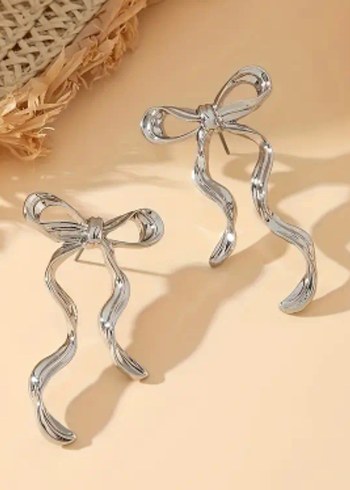 Gri Fiyonk Detaylı Midi Küpe - Görsel 3