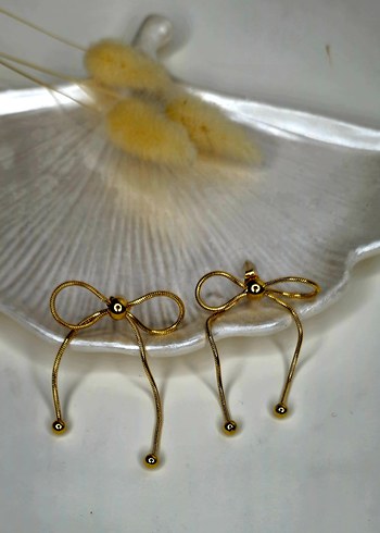 Altın Renk Mini Fiyonk Küpeler - Görsel 4