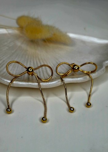 Altın Renk Mini Fiyonk Küpeler - Görsel 3