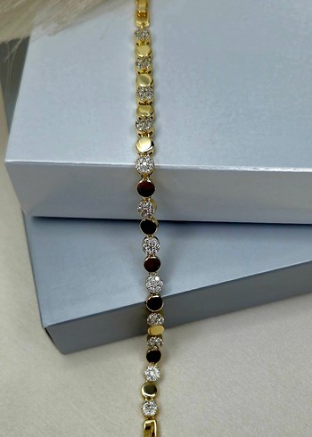 Zincir Detaylı Altın Renk Kadın Bileklik - Görsel 3